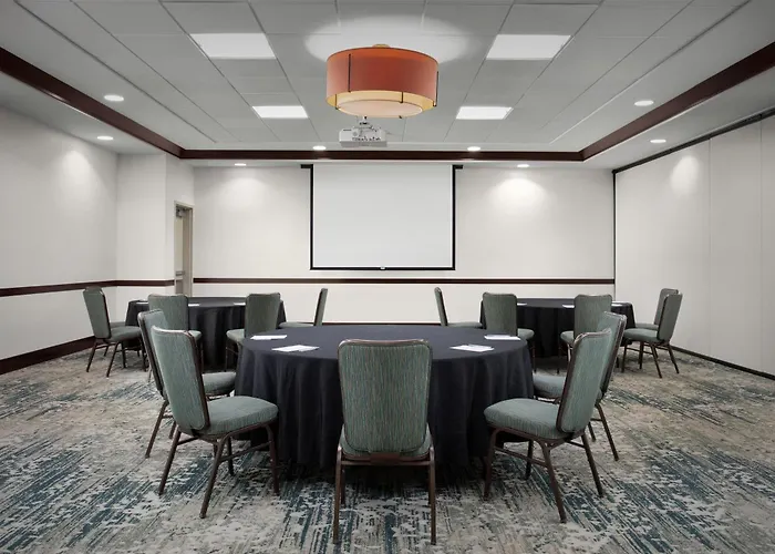 Hilton Garden Worth Medical Center Hotel 3*
